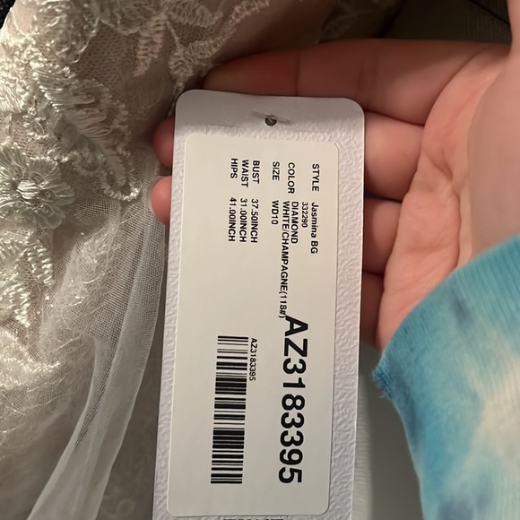 Brand New Azazie ‘Jasmina’ Wedding Dress-Size 10 - Picture 5 of 5